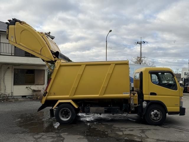 MITSUBISHI CANTER 2016