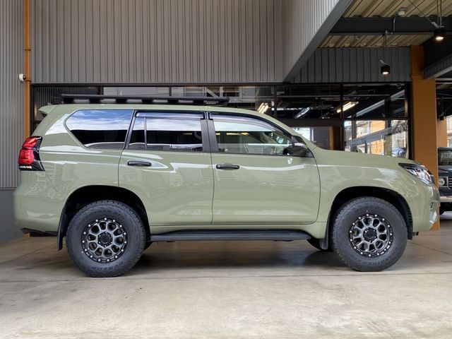 TOYOTA LANDCRUISER PRADO 2017