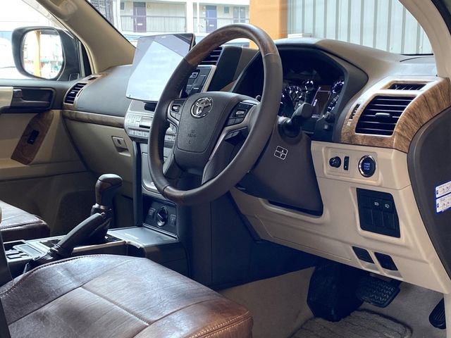 TOYOTA LANDCRUISER PRADO 2017