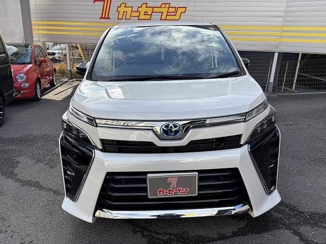 TOYOTA VOXY 2021