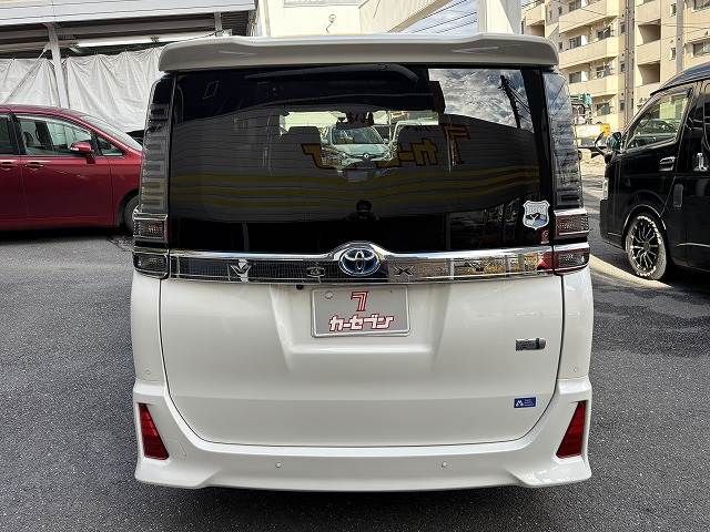TOYOTA VOXY 2021