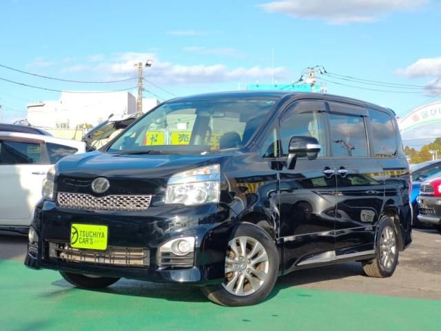 TOYOTA VOXY 2013
