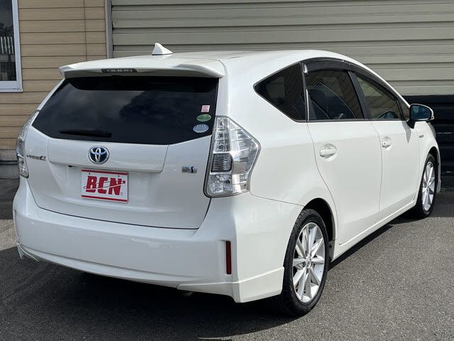 TOYOTA PRIUS Alpha 2012
