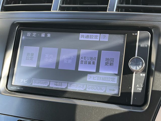 TOYOTA PRIUS Alpha 2012