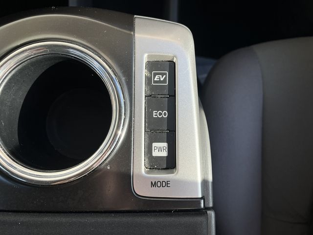 TOYOTA PRIUS Alpha 2012