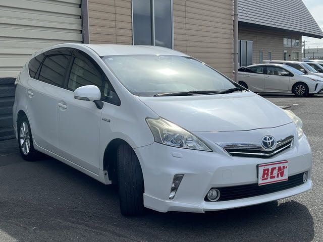 TOYOTA PRIUS Alpha 2012