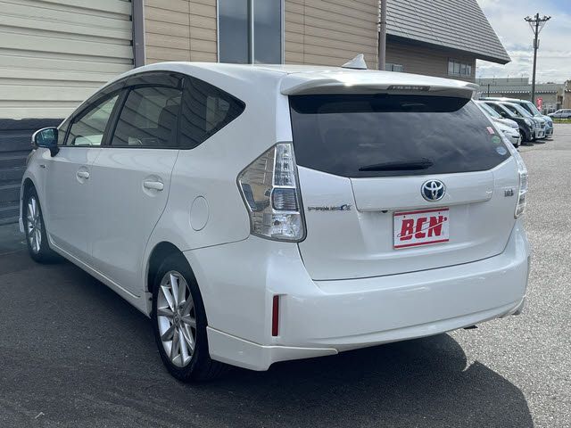 TOYOTA PRIUS Alpha 2012