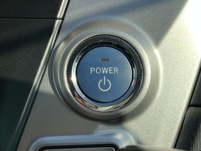 TOYOTA PRIUS Alpha 2012