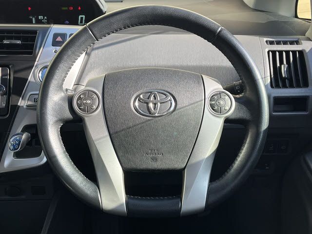 TOYOTA PRIUS Alpha 2012