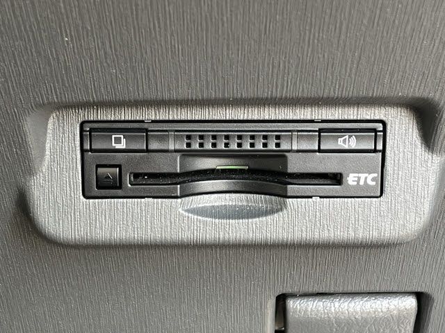 TOYOTA PRIUS Alpha 2012