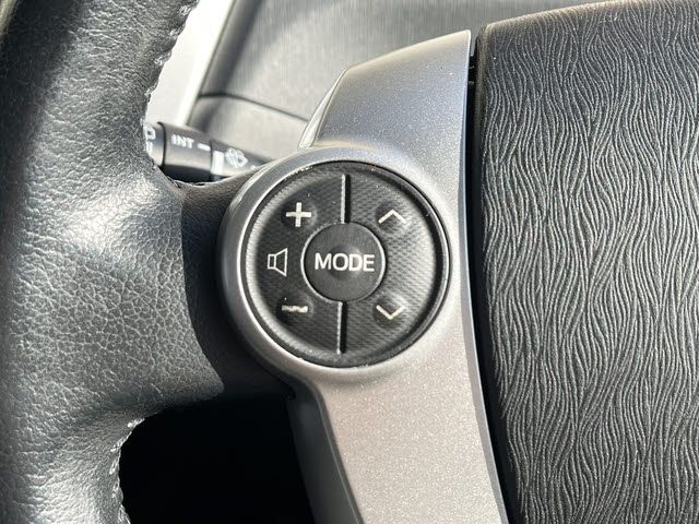 TOYOTA PRIUS Alpha 2012