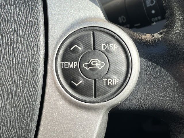 TOYOTA PRIUS Alpha 2012