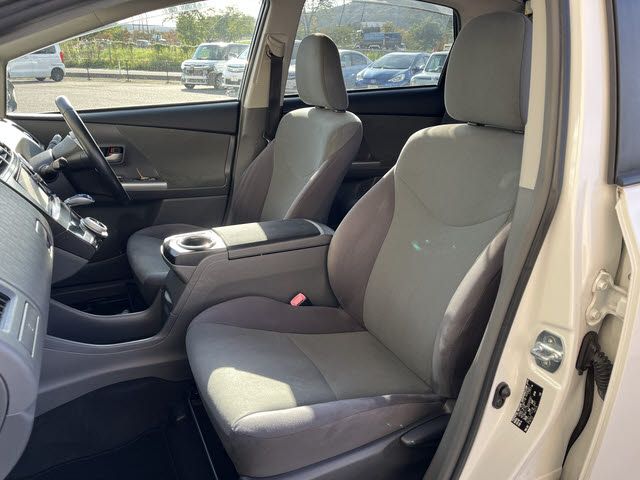 TOYOTA PRIUS Alpha 2012