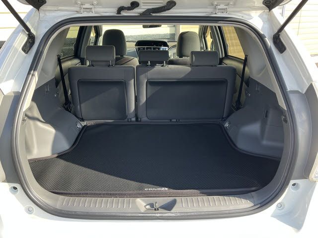 TOYOTA PRIUS Alpha 2012