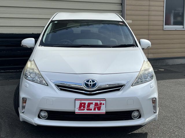 TOYOTA PRIUS Alpha 2012