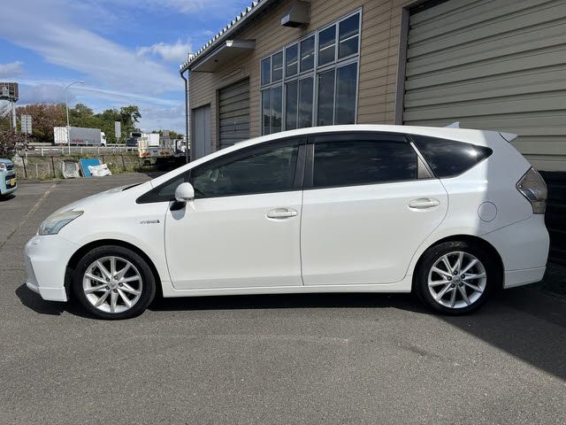 TOYOTA PRIUS Alpha 2012