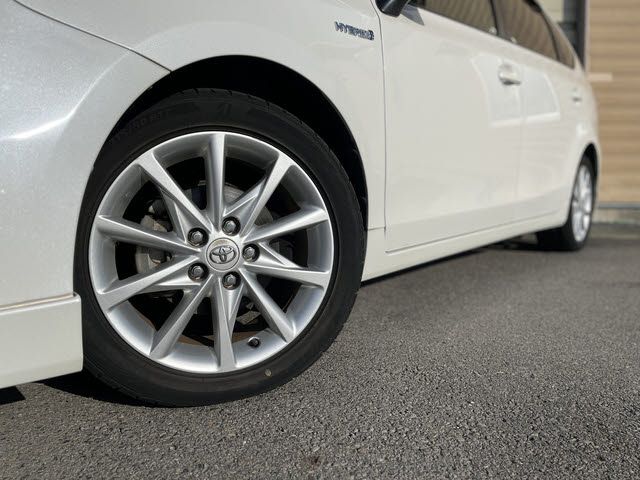 TOYOTA PRIUS Alpha 2012