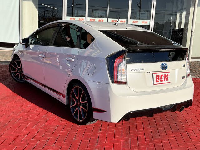 TOYOTA PRIUS 2015
