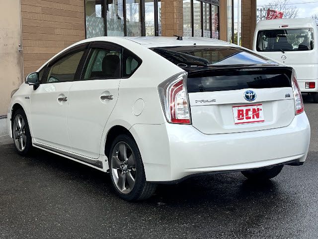 TOYOTA PRIUS 2014