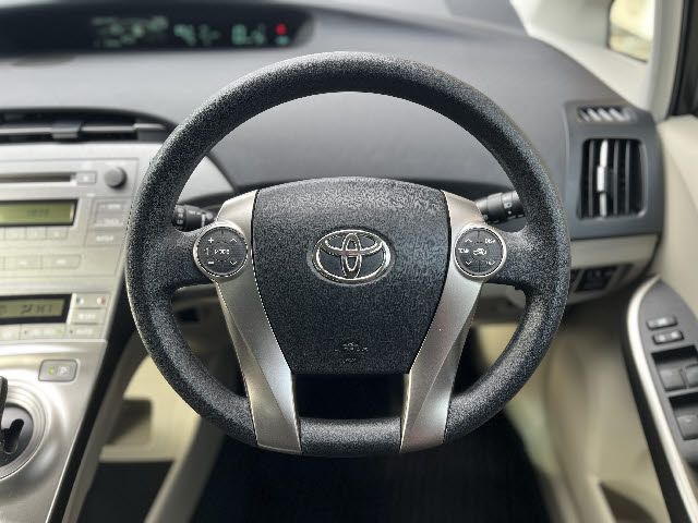 TOYOTA PRIUS 2014
