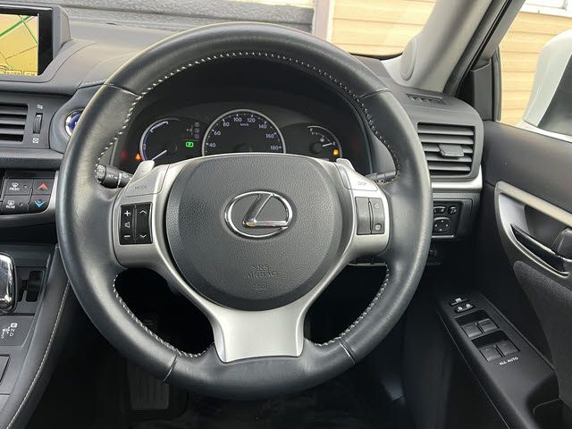 TOYOTA LEXUS CT200h 2012