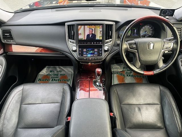 TOYOTA CROWN MAJESTA HYBRID 2015