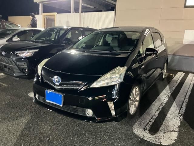 TOYOTA PRIUS Alpha 2012