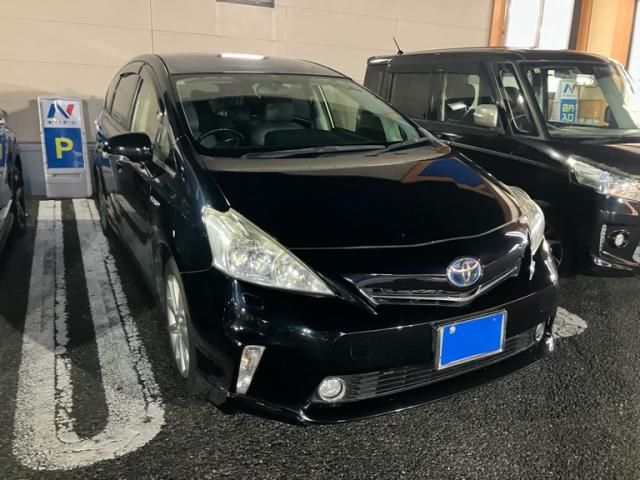 TOYOTA PRIUS Alpha 2012