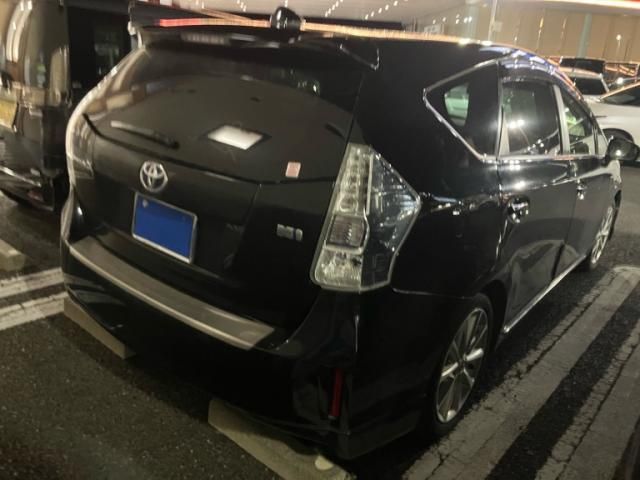 TOYOTA PRIUS Alpha 2012