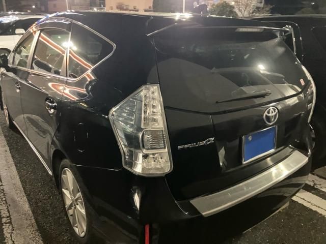 TOYOTA PRIUS Alpha 2012