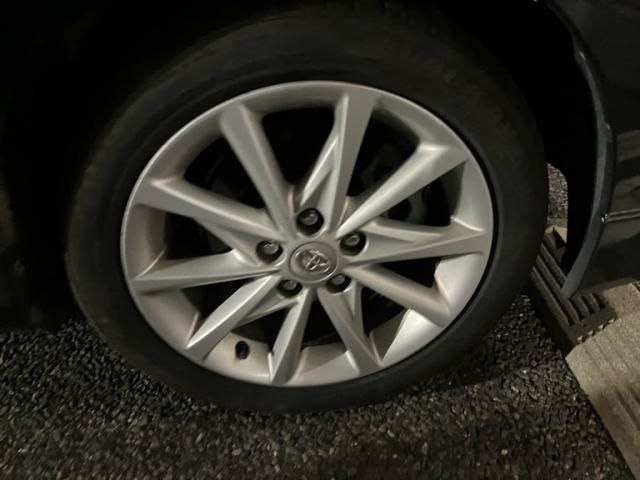 TOYOTA PRIUS Alpha 2012