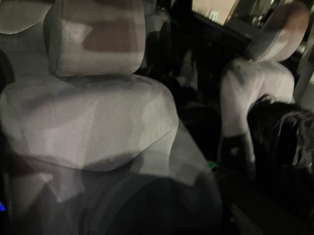 TOYOTA PRIUS Alpha 2012