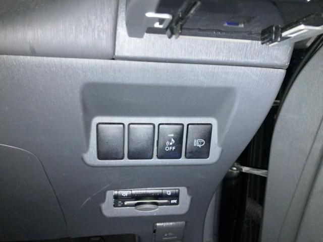 TOYOTA PRIUS Alpha 2012