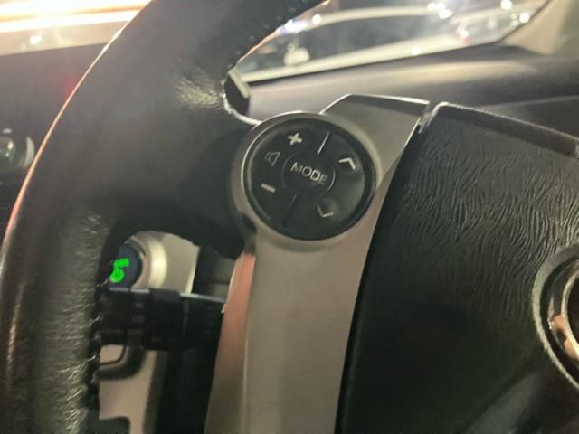 TOYOTA PRIUS Alpha 2012