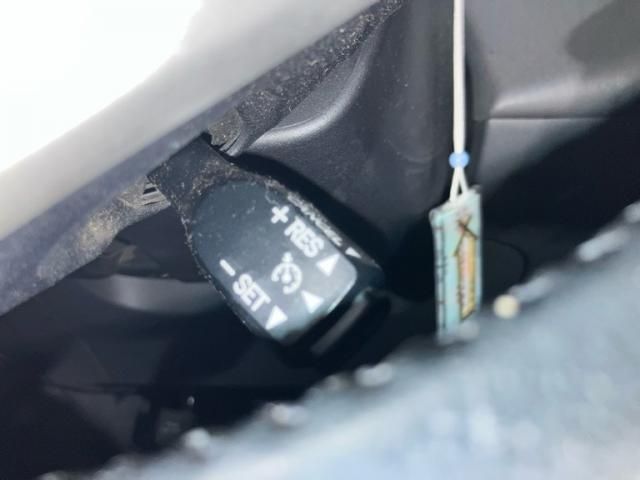 TOYOTA PRIUS Alpha 2012