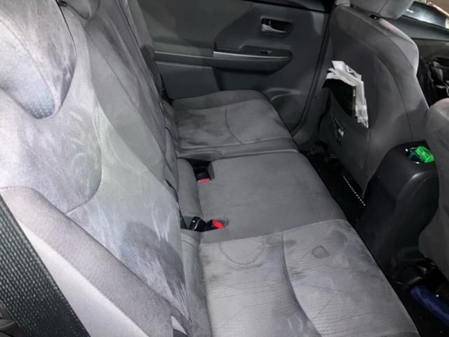 TOYOTA PRIUS Alpha 2012