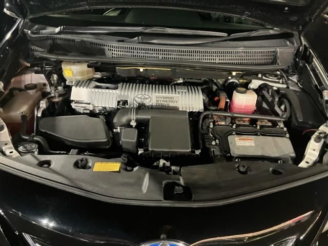 TOYOTA PRIUS Alpha 2012