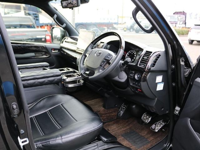 TOYOTA HIACE van 4WD 2022