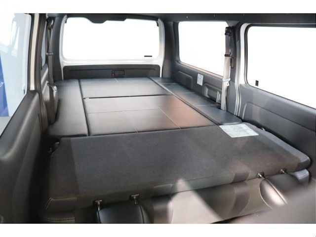 TOYOTA HIACE van 4WD 2024