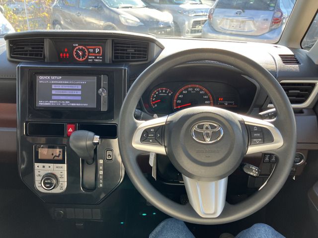 TOYOTA ROOMY 2017