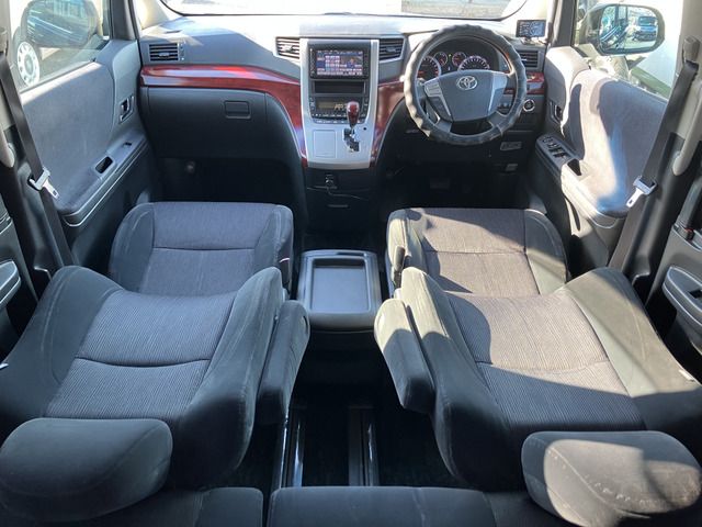 TOYOTA VELLFIRE 2010