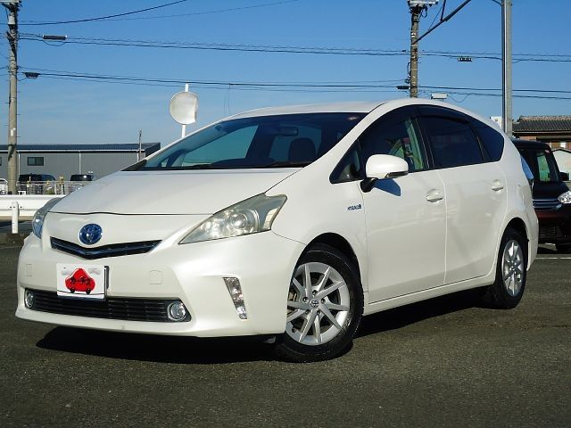 TOYOTA PRIUS Alpha 2012
