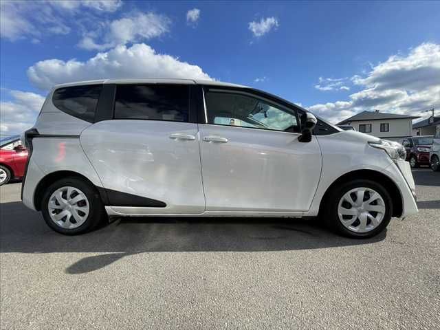 TOYOTA SIENTA 2017