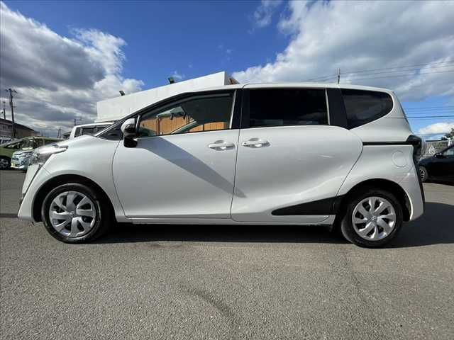 TOYOTA SIENTA 2017