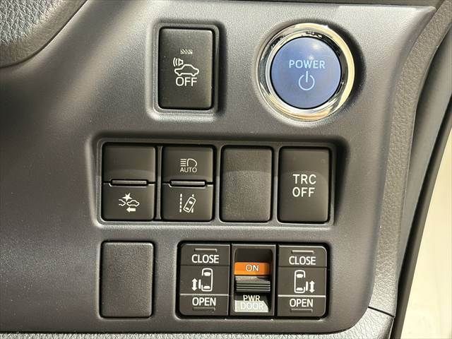 TOYOTA VOXY HYBRID 2016