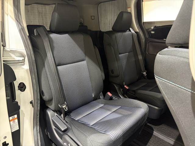 TOYOTA VOXY HYBRID 2016