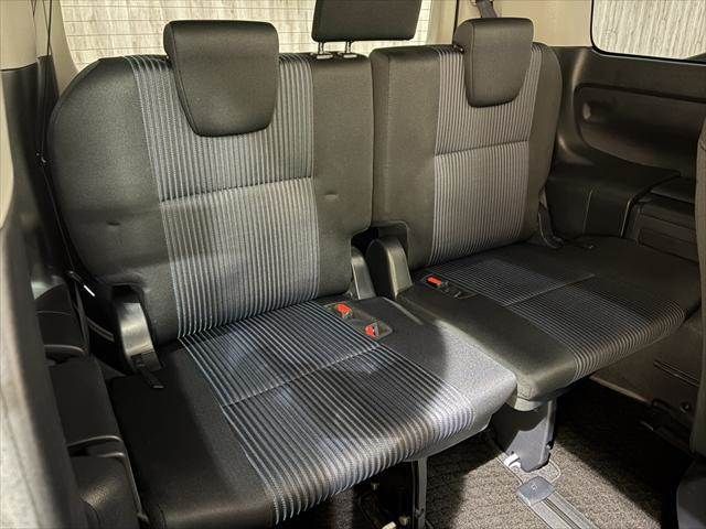 TOYOTA VOXY HYBRID 2016