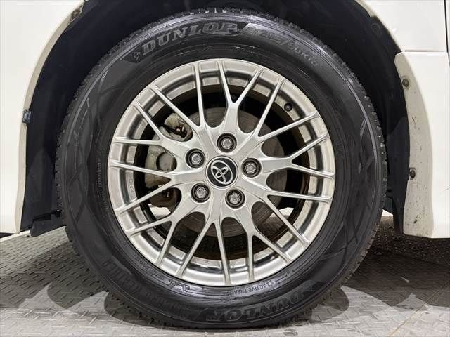 TOYOTA VOXY HYBRID 2016