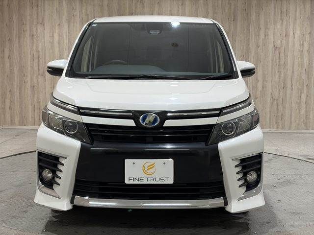 TOYOTA VOXY HYBRID 2016