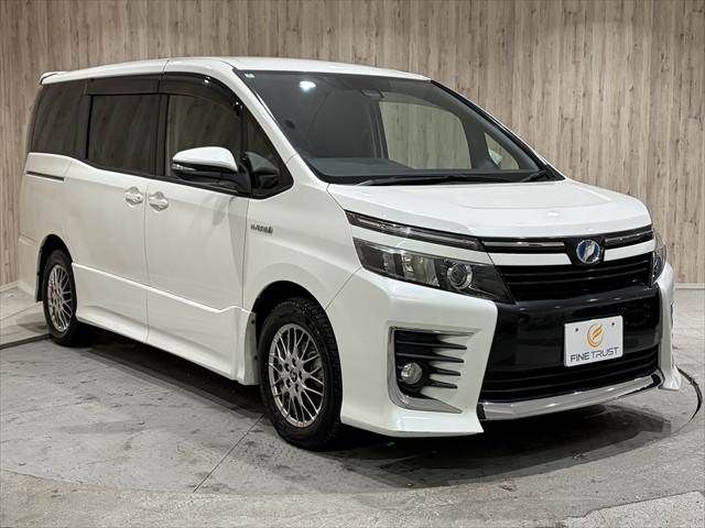 TOYOTA VOXY HYBRID 2016